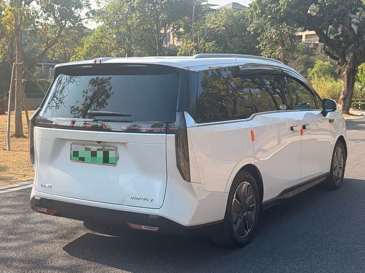 Фото 9 - Maxus Mifa 7