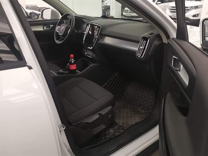 Photo 8 - Volvo XC40