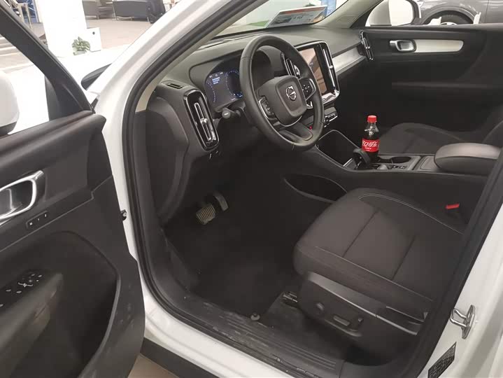 Photo 9 - Volvo XC40