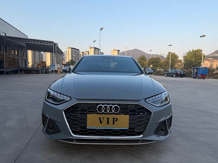 Фото 1 - Audi A4L