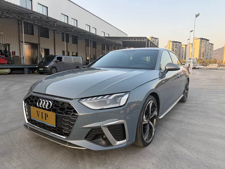 Фото 2 - Audi A4L