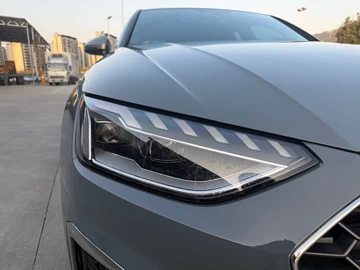 Фото 4 - Audi A4L