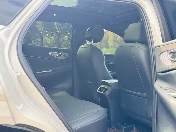 Photo 9 - BYD Sea Lion 06 Hybrid/EV