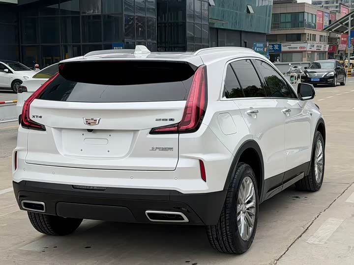 Фото 4 - Cadillac XT4