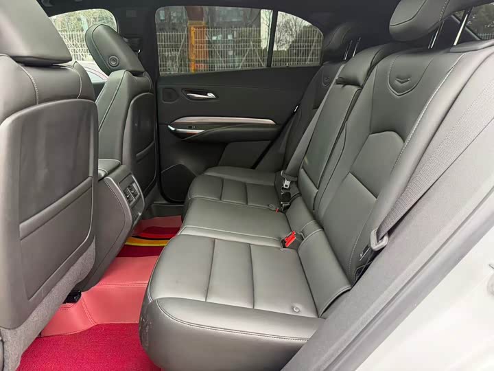 Фото 6 - Cadillac XT4