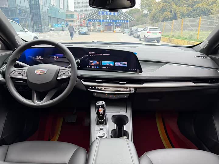 Фото 7 - Cadillac XT4