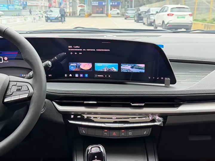 Фото 9 - Cadillac XT4