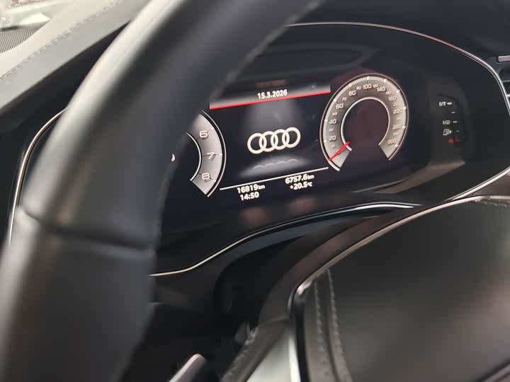 Фото 9 - Audi A7L
