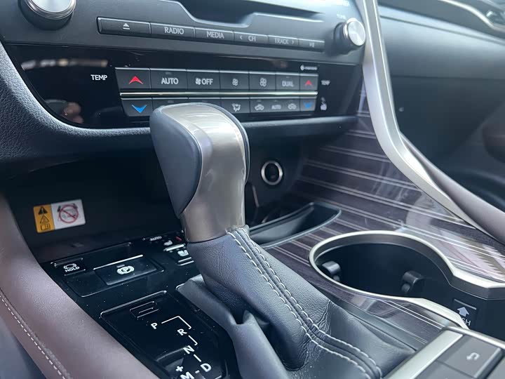 Фото 7 - Lexus RX