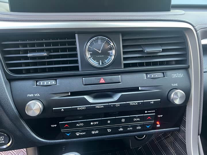 Фото 8 - Lexus RX