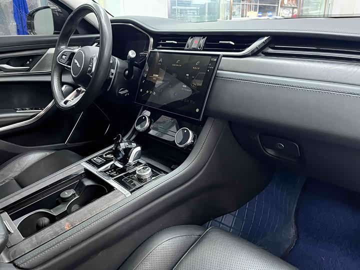Фото 8 - Jaguar XF L