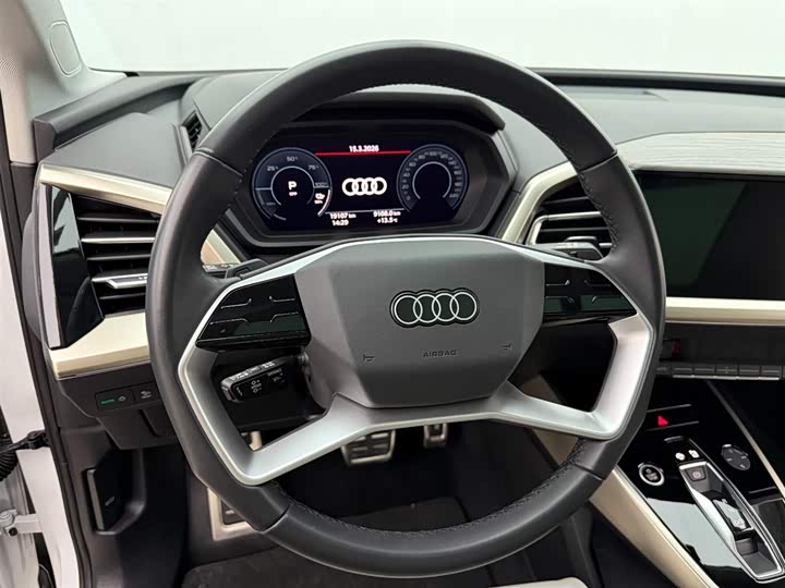 Фото 2 - Audi Q5 e-tron