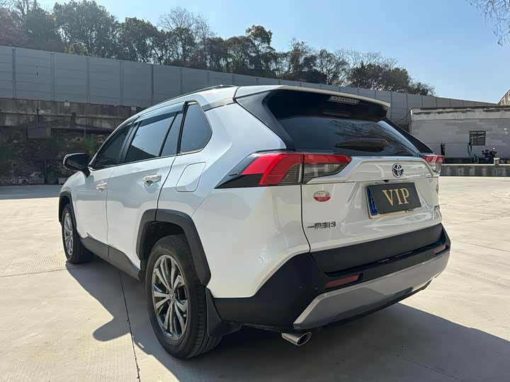 Photo 7 - Toyota RAV4