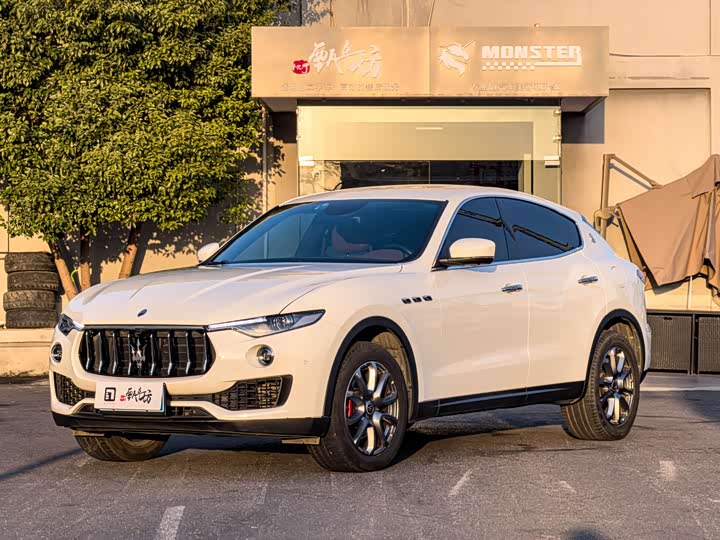 Photo 1 - Maserati Levante
