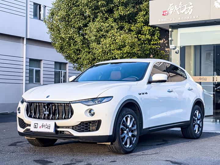Photo 2 - Maserati Levante