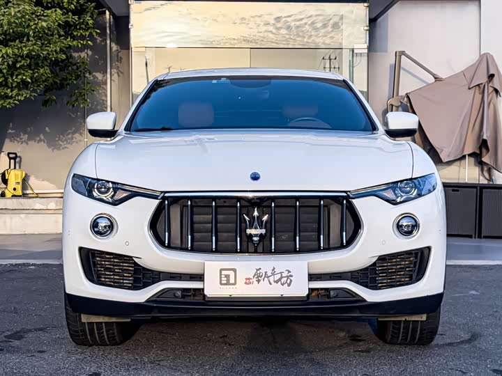 Photo 4 - Maserati Levante
