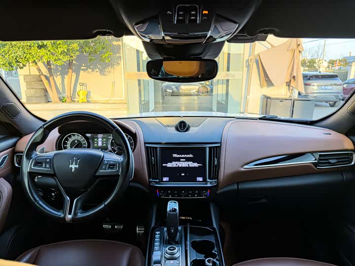Photo 6 - Maserati Levante