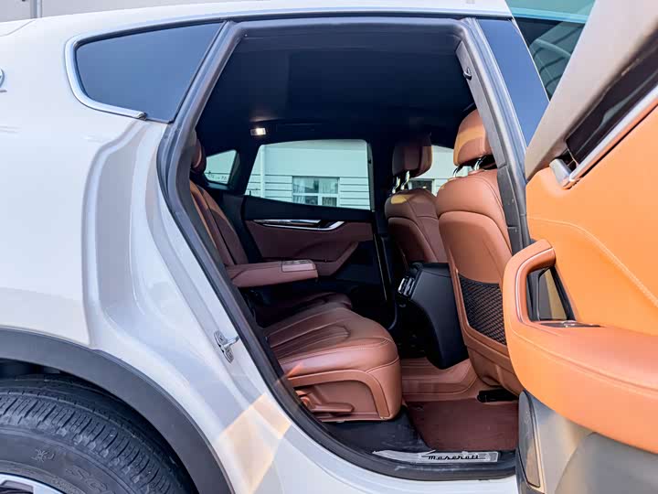 Photo 7 - Maserati Levante