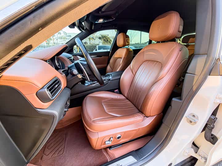 Photo 9 - Maserati Levante