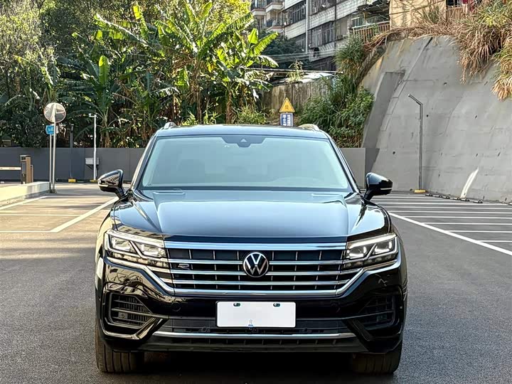 Фото 2 - Volkswagen Touareg