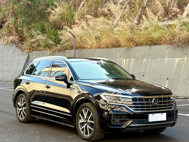 Фото 3 - Volkswagen Touareg
