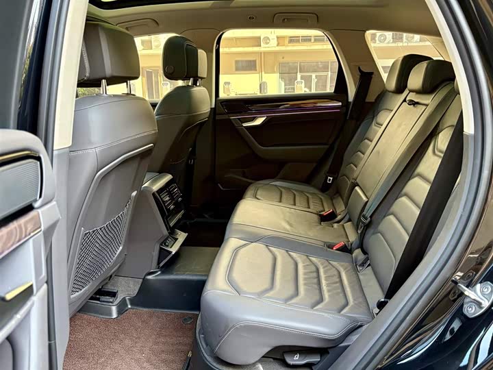 Фото 4 - Volkswagen Touareg