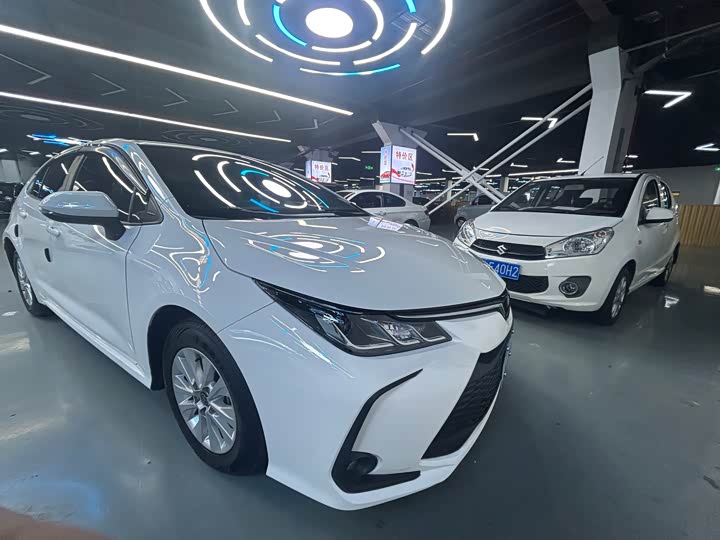 Фото 3 - Toyota Corolla