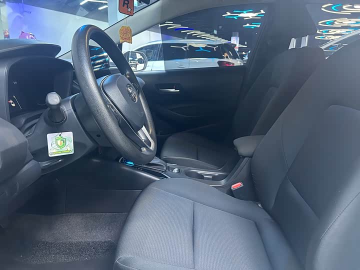 Фото 4 - Toyota Corolla