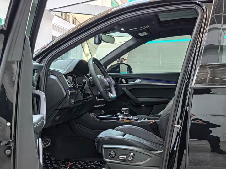 Фото 5 - Audi Q5L