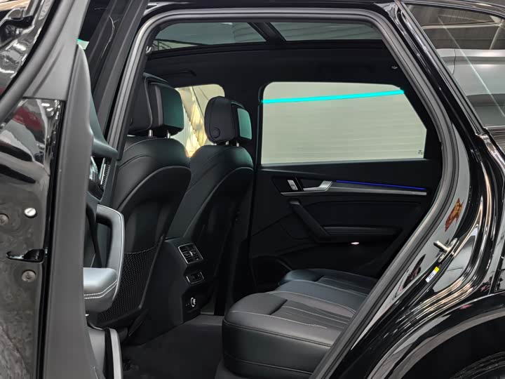 Фото 7 - Audi Q5L