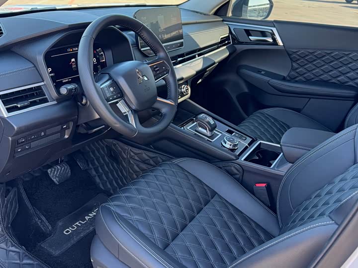 Фото 4 - Mitsubishi Outlander