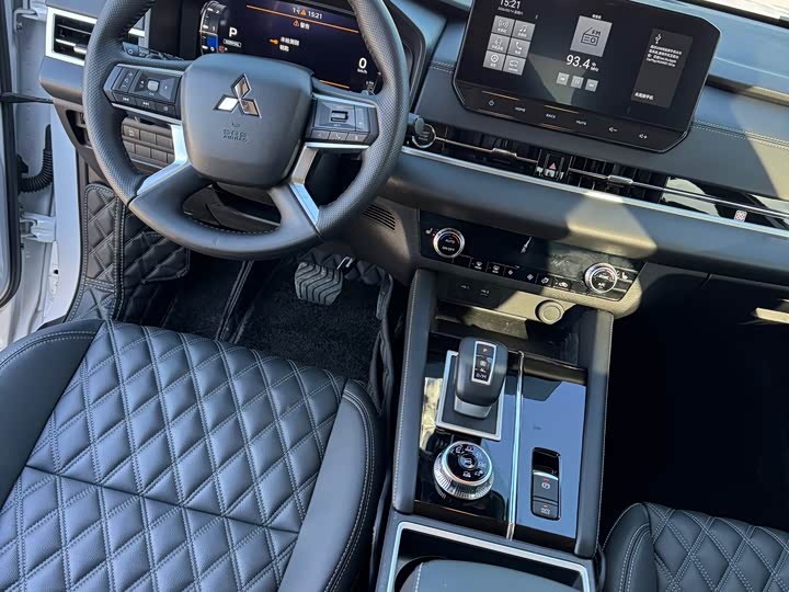 Фото 6 - Mitsubishi Outlander