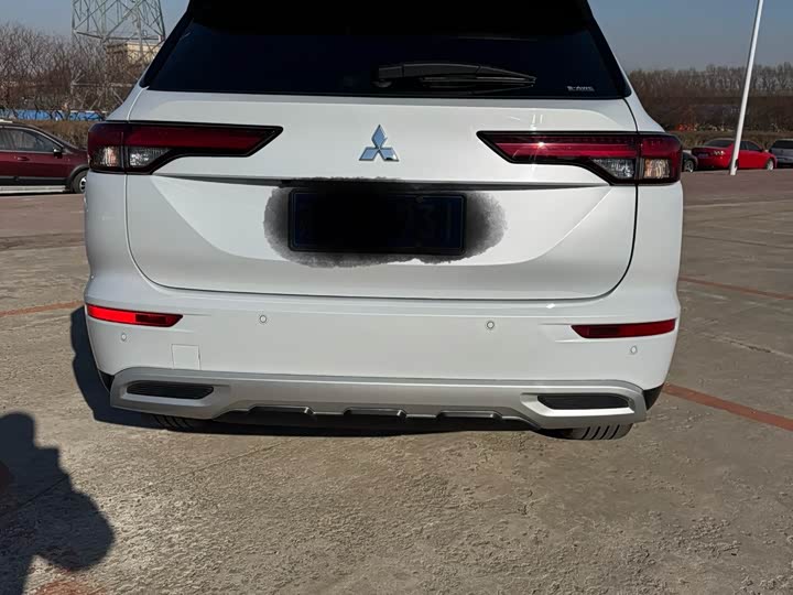 Фото 8 - Mitsubishi Outlander