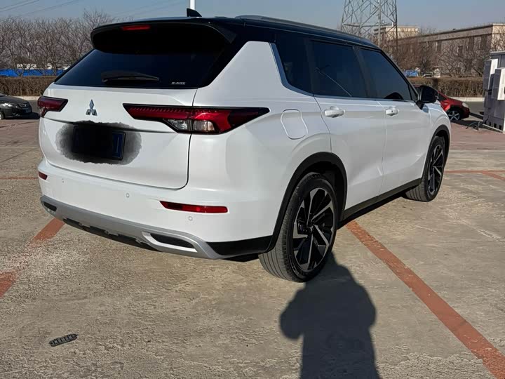 Фото 9 - Mitsubishi Outlander