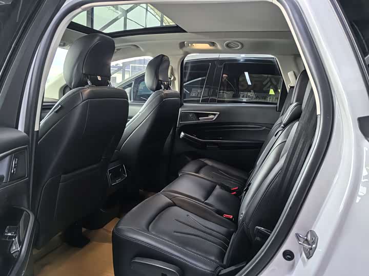 Фото 9 - Ford Edge