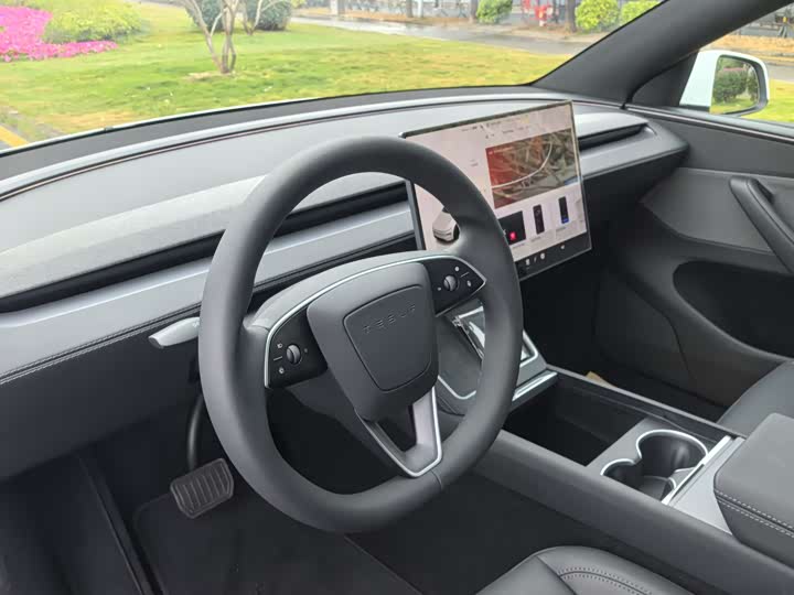 Фото 6 - Tesla Model Y