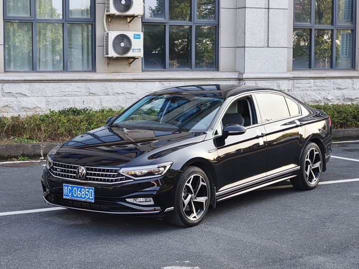 Photo 1 - Volkswagen Magotan