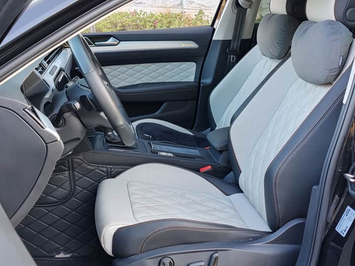 Photo 6 - Volkswagen Magotan