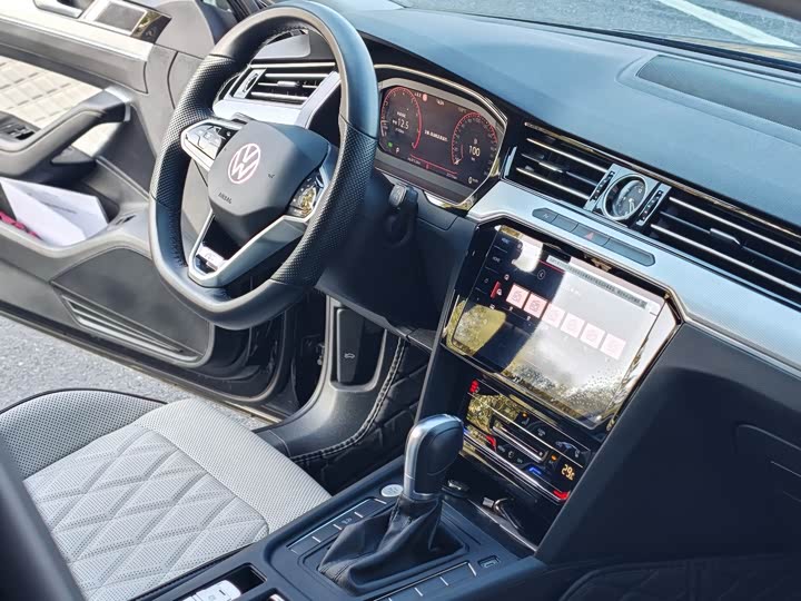 Photo 7 - Volkswagen Magotan