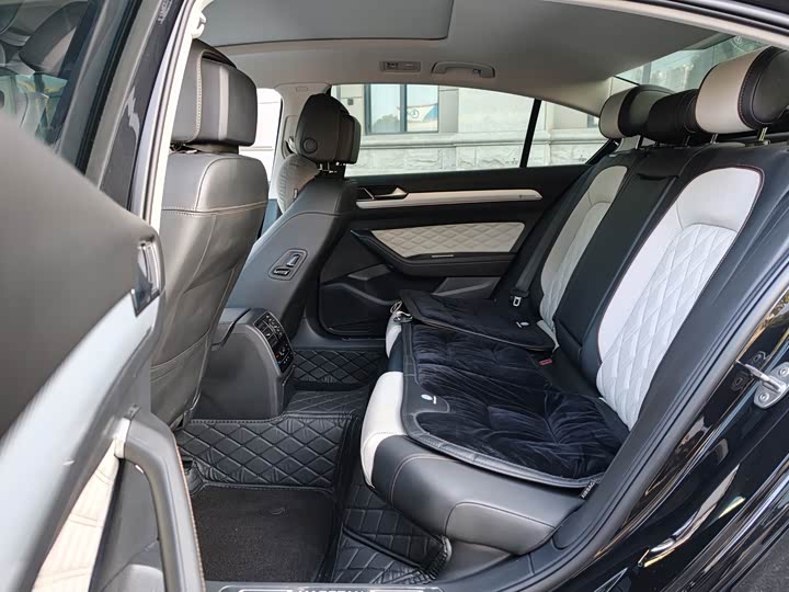 Photo 8 - Volkswagen Magotan