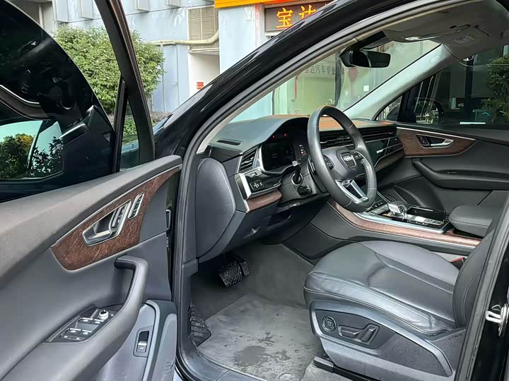 Фото 4 - Audi Q7