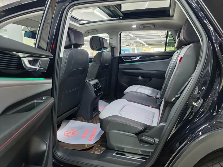 Photo 6 - Volkswagen Teramont X