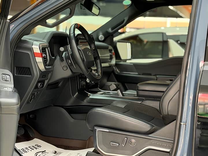 Photo 5 - Ford F-150 Raptor