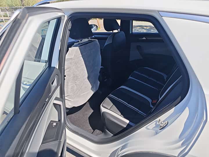 Фото 5 - Volkswagen T-Roc