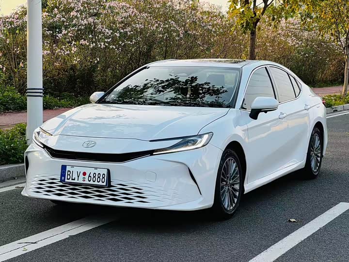 Фото 1 - Toyota Camry