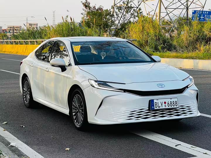 Фото 3 - Toyota Camry