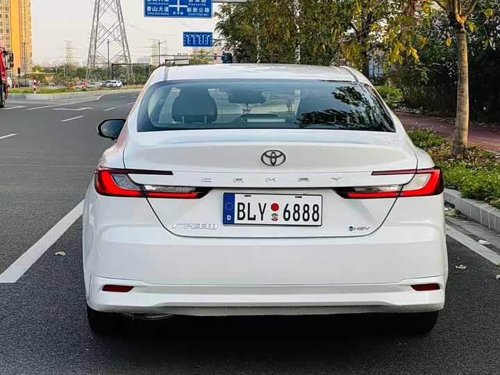 Фото 5 - Toyota Camry