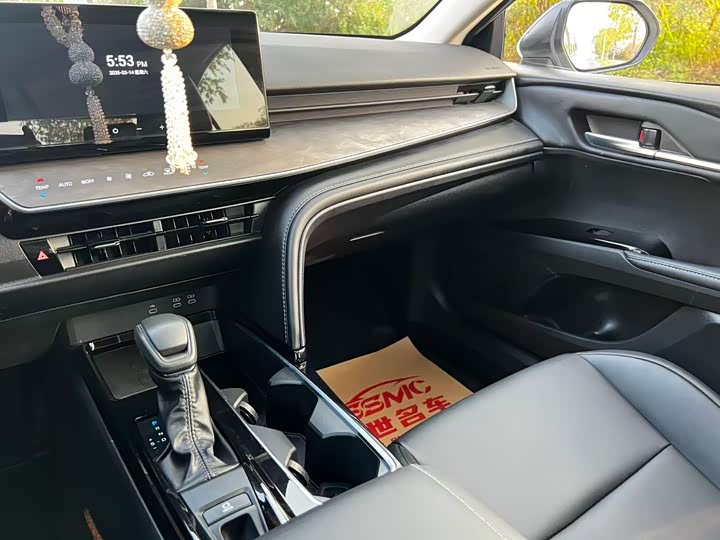 Фото 9 - Toyota Camry