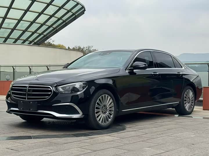 صورة 1 - Mercedes-Benz E-Class