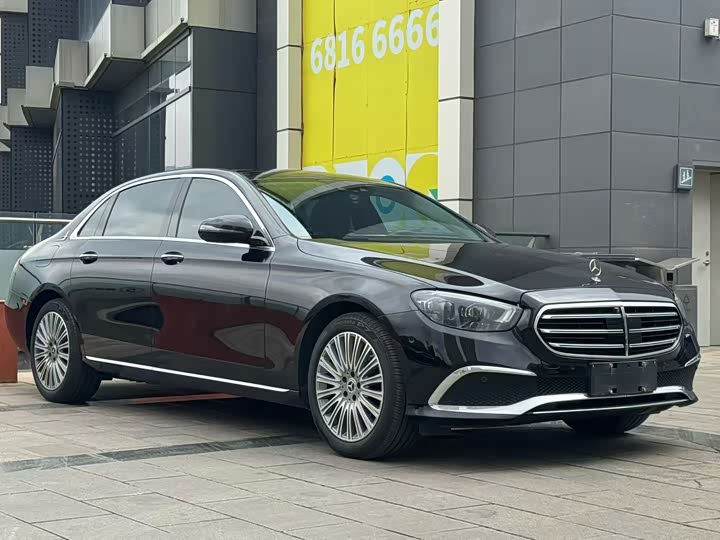 صورة 2 - Mercedes-Benz E-Class